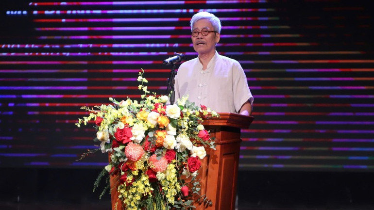 Nhà văn, nhà viết kịch Hà Đình Cẩn, Chủ tịch Hội đồng Giám khảo đánh giá tổng kết về Liên hoan. (Ảnh: Linh Trần) Nhà văn, nhà viết kịch Hà Đình Cẩn, Chủ tịch Hội đồng Giám khảo đánh giá tổng kết về Liên hoan. (Ảnh: Linh Trần)