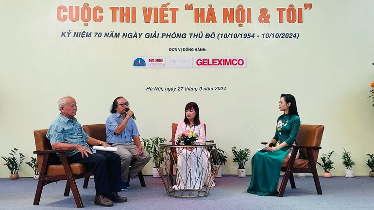 Giao lưu tại buổi lễ trao giải. (Ảnh: Đại Thắng)