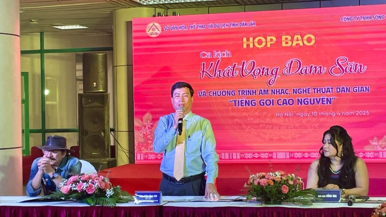 Đại diện Ban tổ chức và ê-kíp thực hiện chia sẻ thông tin về các chương trình. (Ảnh: PV) Đại diện Ban tổ chức và ê-kíp thực hiện chia sẻ thông tin về các chương trình. (Ảnh: PV)