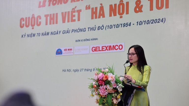 Tổng Biên tập Tạp chí Người Hà Nội Vương Minh Huệ phát biểu. (Ảnh: Đại Thắng)