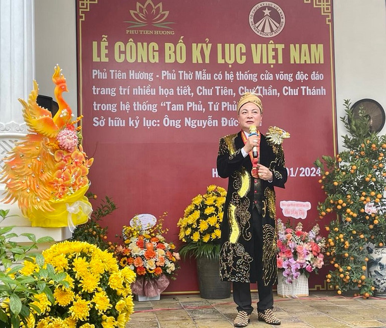 Đồng thầy, nghệ nhân Nguyễn Đức Hiển chia sẻ tại sự kiện. Đồng thầy, nghệ nhân Nguyễn Đức Hiển chia sẻ tại sự kiện.