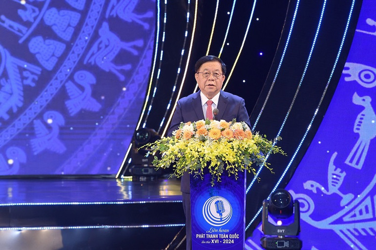 Đồng chí Nguyễn Trọng Nghĩa phát biểu chỉ đạo tại Lễ khai mạc Liên hoan. (Ảnh: HÀ PHƯƠNG)