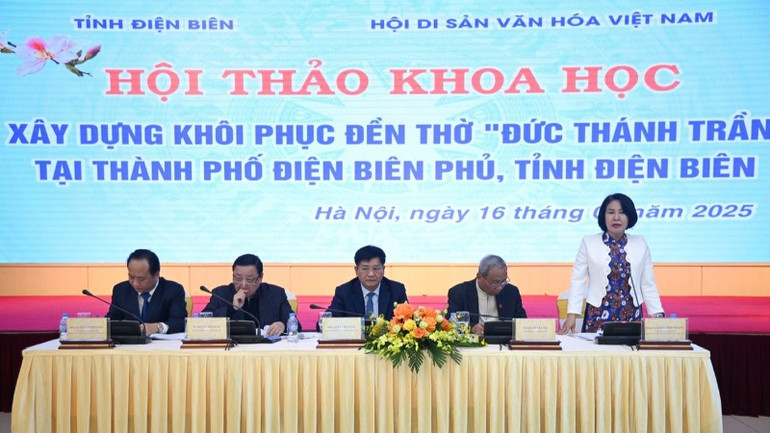 Các đại biểu điều hành Hội thảo.