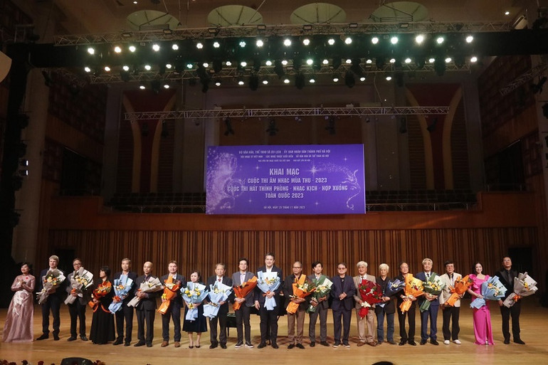 Hội đồng nghệ thuật cuộc thi là những giảng viên, nghệ sĩ uy tín của âm nhạc thính phòng trong, ngoài nước.