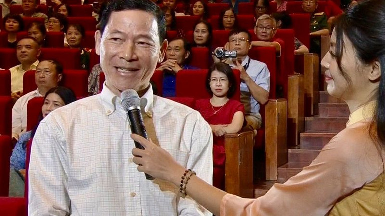 Bên cạnh những tiết mục nghệ thuật, chương trình còn mang đến nhiều tiết mục giao lưu ý nghĩa. Bên cạnh những tiết mục nghệ thuật, chương trình còn mang đến nhiều tiết mục giao lưu ý nghĩa.