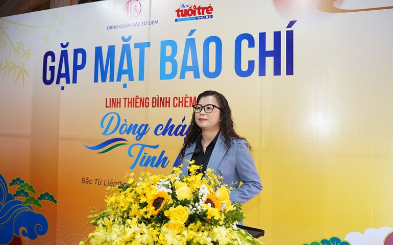 Bà Lê Thị Thu Hương phát biểu tại buổi họp báo.