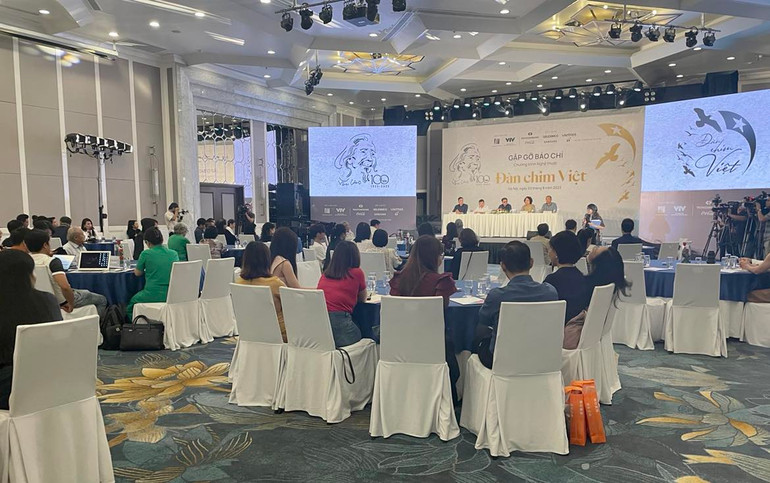 Toàn cảnh buổi gặp gỡ báo chí.