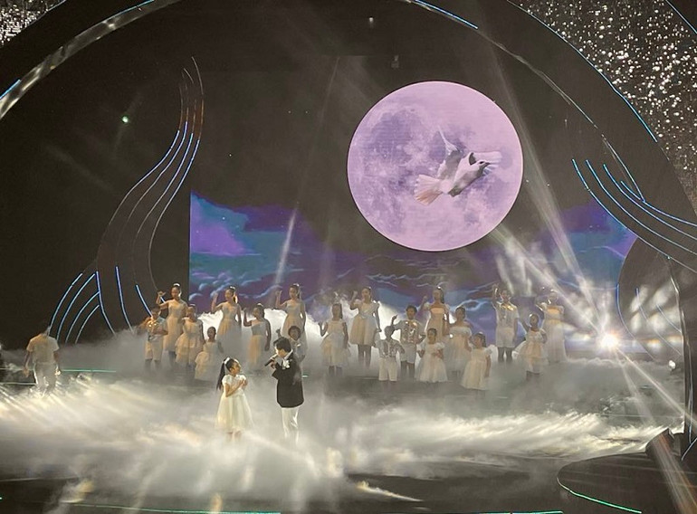 Chương trình cũng mang đến nhiều tiết mục nghệ thuật đặc sắc.