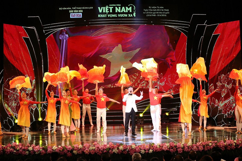 Chương trình khơi lên xúc cảm tự hào và khát vọng cống hiến. (Ảnh: Trần Huấn)