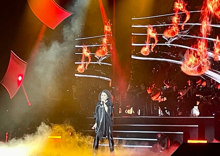 "Họa mi núi rừng" Siu Black mang đến phần trình diễn "bốc lửa" với "Rock buồn". "Họa mi núi rừng" Siu Black mang đến phần trình diễn "bốc lửa" với "Rock buồn".