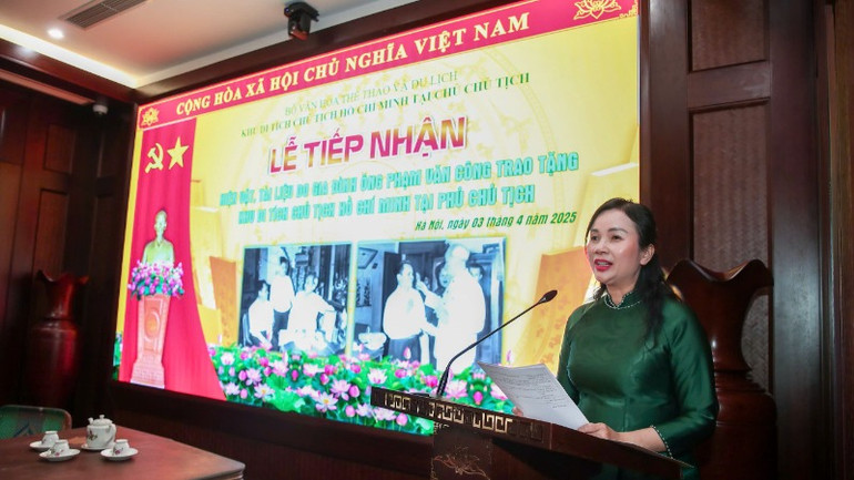 Giám đốc Khu Di tích Chủ tịch Hồ Chí Minh tại Phủ Chủ tịch Lê Thị Phượng phát biểu. (Ảnh: NAM NGUYỄN). Giám đốc Khu Di tích Chủ tịch Hồ Chí Minh tại Phủ Chủ tịch Lê Thị Phượng phát biểu. (Ảnh: NAM NGUYỄN).