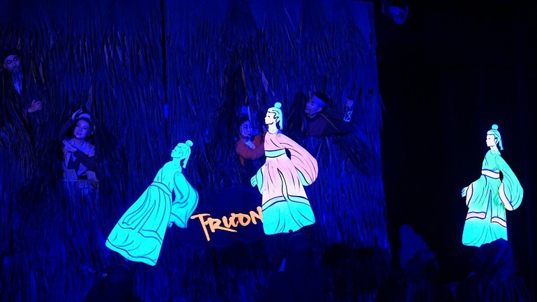 Vở diễn kết hợp nhuần nhuyễn nghệ thuật truyền thống và công nghệ hiện đại. (Ảnh: Nhà hát Múa rối Thăng Long)