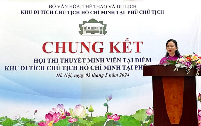 Bà Lê Thị Phượng, Giám đốc Khu Di tích Chủ tịch Hồ Chí Minh tại Phủ Chủ tịch phát biểu.