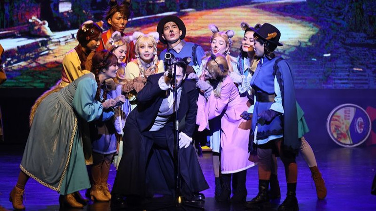 Vở diễn có sự kết hợp hài hòa giữa âm nhạc, chuyển động cơ thể, lời thoại, diễn xuất...