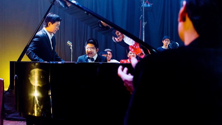 Diễn viên Quốc Tuấn và con trai xuất hiện trong MV của ca sĩ Tùng Dương. (Ảnh: Ê-kíp sản xuất cung cấp)