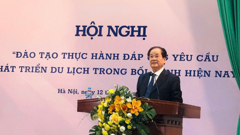 Giáo sư, Tiến sĩ Đào Mạnh Hùng, Chủ tịch Liên Chi hội Đào tạo Du lịch Việt Nam phát biểu. Giáo sư, Tiến sĩ Đào Mạnh Hùng, Chủ tịch Liên Chi hội Đào tạo Du lịch Việt Nam phát biểu.
