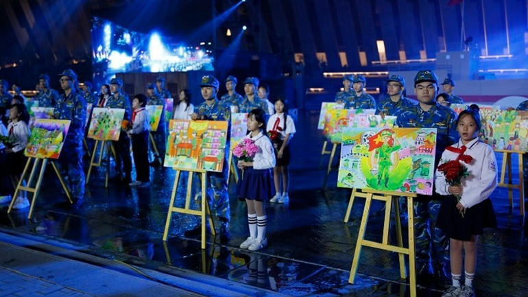 Các tác phẩm được yêu thích nhất từ cuộc thi vẽ tranh “Cháu yêu chú bộ đội”. (Ảnh: VTV)