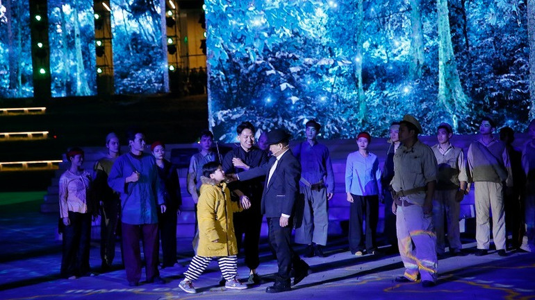 Những câu chuyện có thật được tái hiện trên sân khấu mang đến nhiều dấu ấn cảm xúc cho người xem. (Ảnh: VTV)