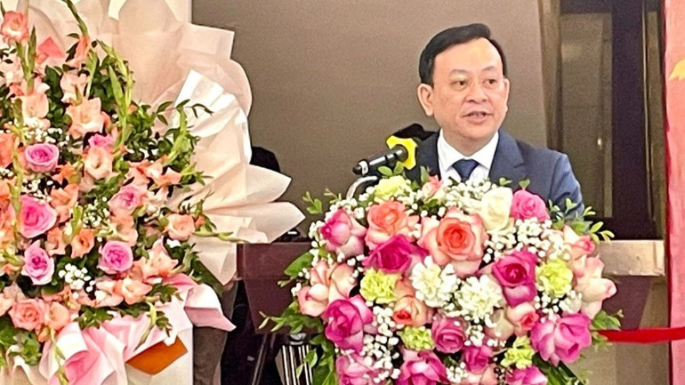 Tiến sĩ Vũ Mạnh Hà, Giám đốc Bảo tàng Hồ Chí Minh phát biểu. Tiến sĩ Vũ Mạnh Hà, Giám đốc Bảo tàng Hồ Chí Minh phát biểu.