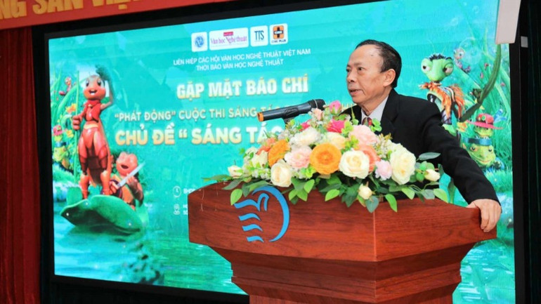 Nhà văn, nhà báo Hoàng Dự, Tổng Biên tập Thời báo Văn học Nghệ thuật, Trưởng Ban Tổ chức cuộc thi phát biểu. (Ảnh: BTC) Nhà văn, nhà báo Hoàng Dự, Tổng Biên tập Thời báo Văn học Nghệ thuật, Trưởng Ban Tổ chức cuộc thi phát biểu. (Ảnh: BTC)