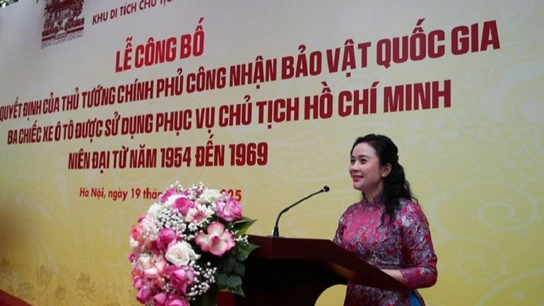 Giám đốc Khu Di tích Chủ tịch Hồ Chí Minh tại Phủ Chủ tịch Lê Thị Phượng phát biểu.