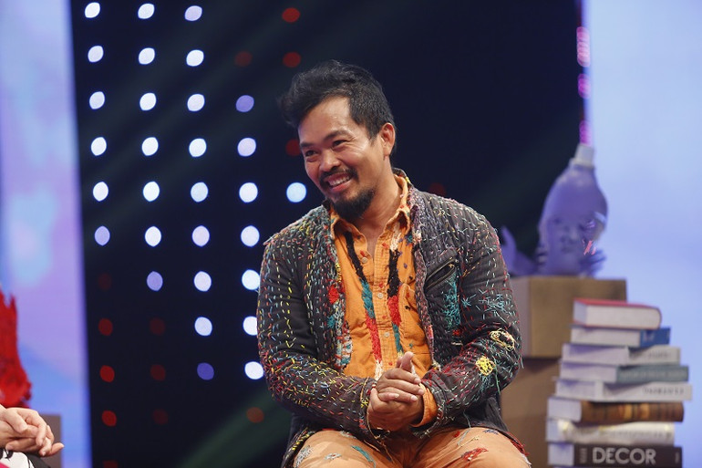 Họa sĩ Nguyễn Quốc Dân-nhân vật khách mời của chương trình. (Ảnh: VTV) Họa sĩ Nguyễn Quốc Dân-nhân vật khách mời của chương trình. (Ảnh: VTV)