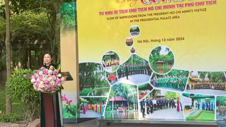 Giám đốc Khu Di tích Chủ tịch Hồ Chí Minh tại Phủ Chủ tịch Lê Thị Phượng phát biểu khai mạc.