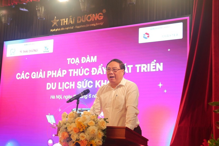 Phó Giáo sư, Tiến sĩ Đậu Xuân Cảnh, Chủ tịch Hội Đông y Việt Nam phát biểu khai mạc tọa đàm.