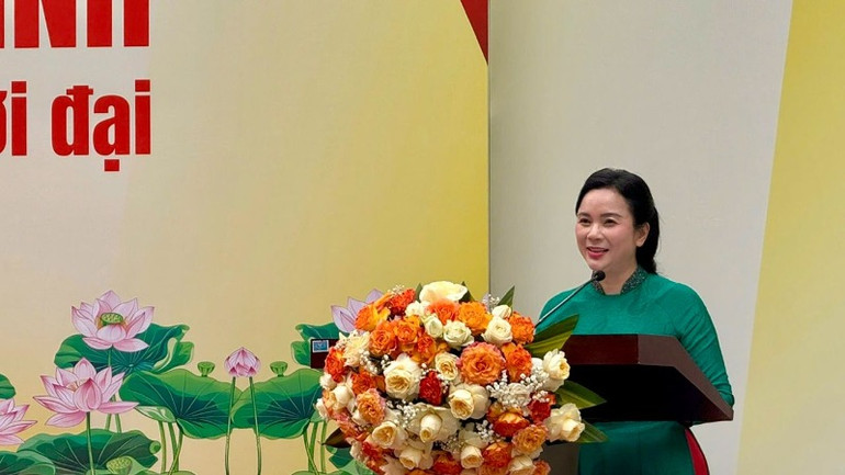 Giám đốc Khu Di tích Chủ tịch Hồ Chí Minh tại Phủ Chủ tịch Lê Thị Phượng phát biểu.