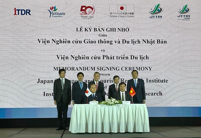 Viện Nghiên cứu phát triển du lịch và Viện Nghiên cứu giao thông và du lịch Nhật Bản ký kết bản ghi nhớ hợp tác.