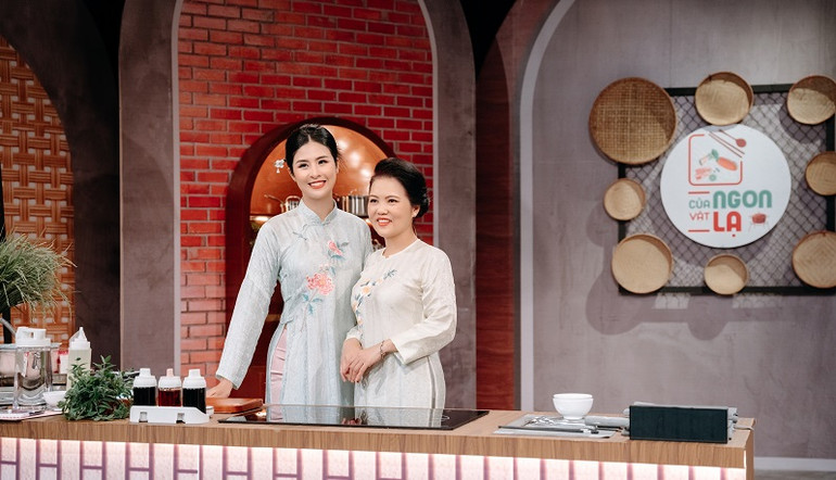 Hoa hậu Ngọc Hân và dì tham gia chơi trong những số đầu tiên của chương trình. (Ảnh: VTV)