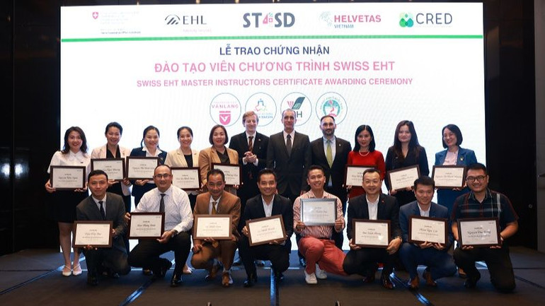 Trao chứng nhận Đào tạo viên Chương trình Swiss EHT.