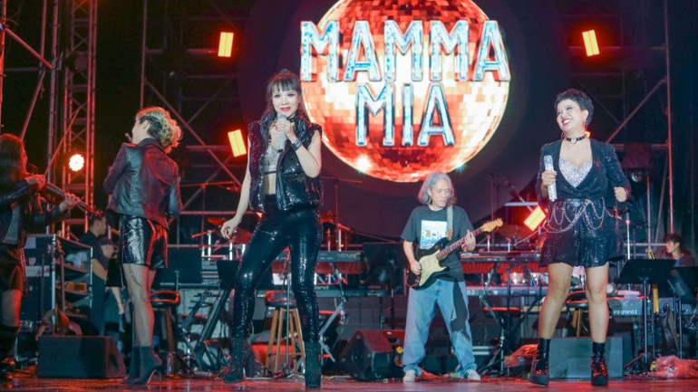 Phần trình diễn làm nóng sân khấu của nhóm ABBA Việt Nam. (Ảnh: Ban tổ chức) Phần trình diễn làm nóng sân khấu của nhóm ABBA Việt Nam. (Ảnh: Ban tổ chức)