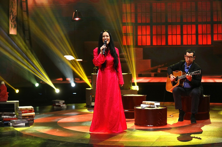 Chương trình cũng mang đến những ca khúc đặc sắc, đầy cảm hứng trong ngày Tết. (Ảnh: VTV) Chương trình cũng mang đến những ca khúc đặc sắc, đầy cảm hứng trong ngày Tết. (Ảnh: VTV)