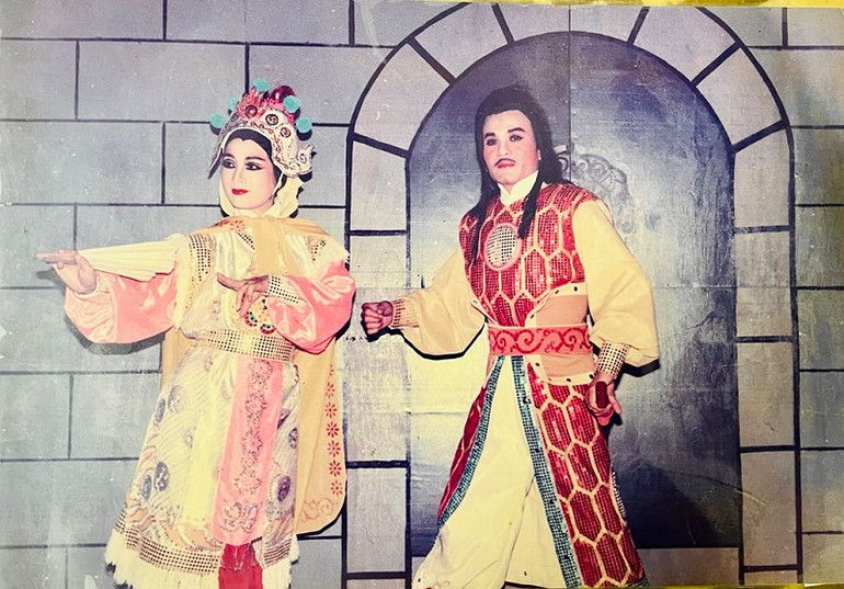 Nghệ sĩ Nhân dân Minh Thành và Nghệ sĩ Ưu tú Thanh Thanh Hiền trong vở "Chuyện tình của hai kẻ thù". (Ảnh: Nhân vật cung cấp)