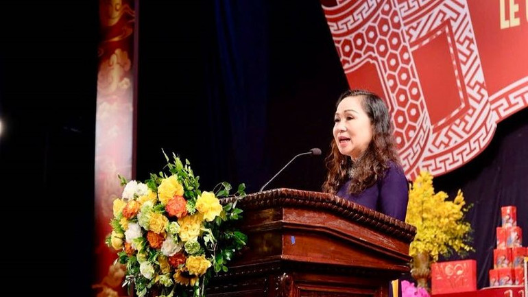 Nghệ sĩ Nhân dân Trịnh Thúy Mùi, Chủ tịch Hội Nghệ sĩ Sân khấu Việt Nam phát biểu. (Ảnh: QUANG TẤN)