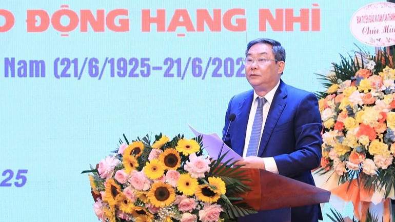 Phó Chủ tịch Thường trực Ủy ban Nhân dân Thành phố Hà Nội Lê Hồng Sơn phát biểu. (Ảnh: QUANG THÁI)