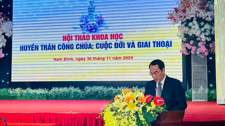 Phó Giáo sư, Tiến sĩ Chu Văn Tuấn, Viện trưởng Viện Nghiên cứu tôn giáo phát biểu đề dẫn Hội thảo.