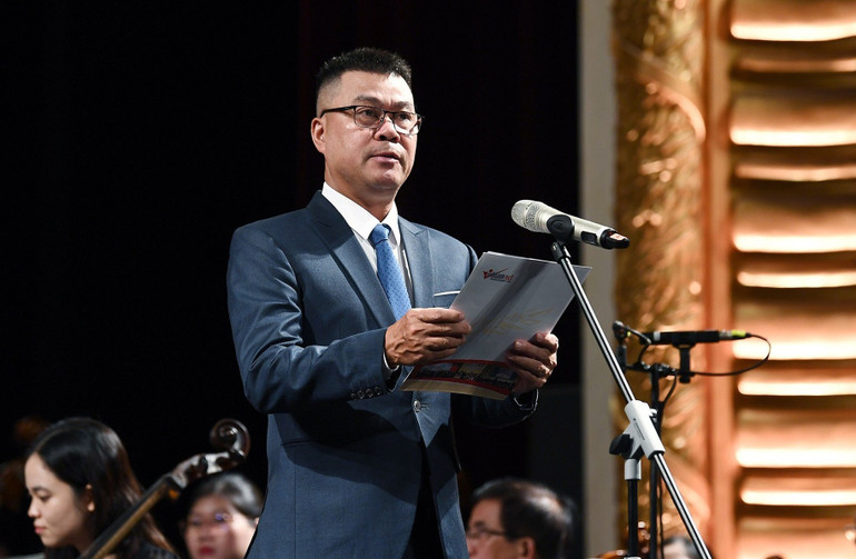 Tổng Biên tập báo VietNamNet Nguyễn Văn Bá phát biểu tại chương trình. (Ảnh: Ban Tổ chức)