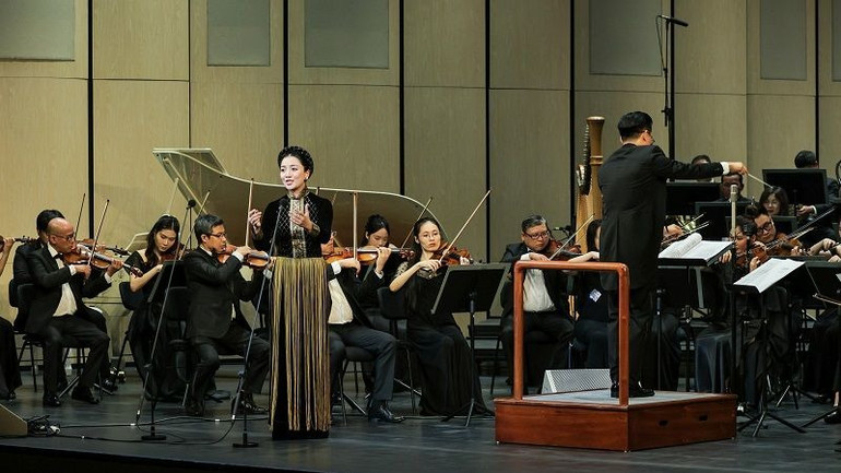 Chương trình mang đến nhiều tiết mục nghệ thuật được dàn dựng công phu. (Ảnh: HGO) Chương trình mang đến nhiều tiết mục nghệ thuật được dàn dựng công phu. (Ảnh: HGO)