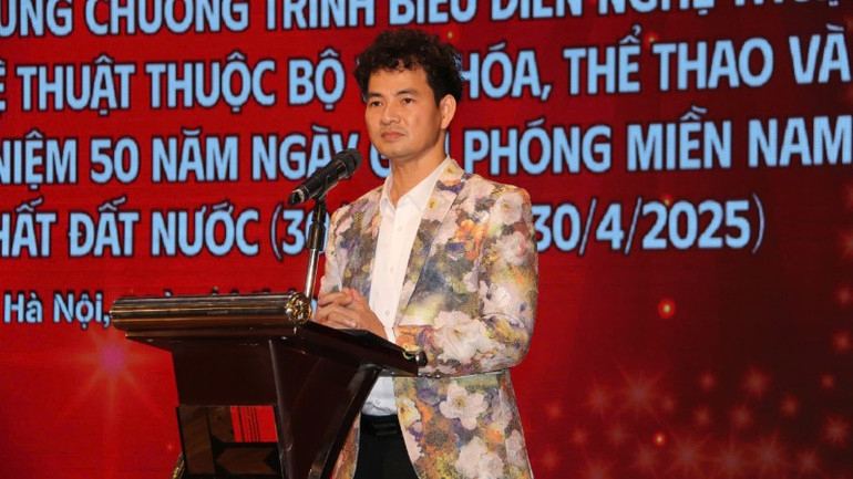 Nghệ sĩ Nhân dân Xuân Bắc, Cục trưởng Cục Nghệ thuật biểu diễn, phát biểu.