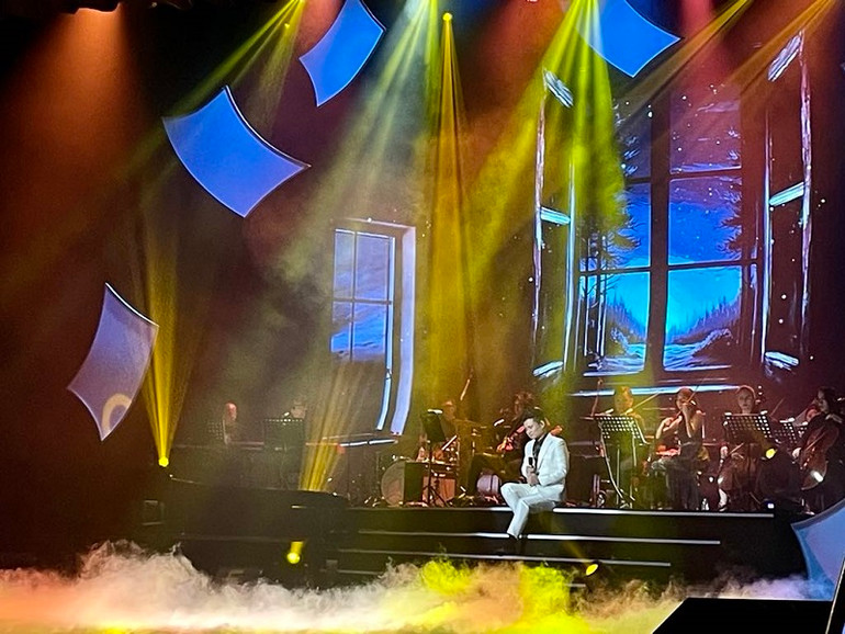 Nhiều tác phẩm quen thuộc của nhạc sĩ Phú Quang được vang lên cùng các bản phối mới. Nhiều tác phẩm quen thuộc của nhạc sĩ Phú Quang được vang lên cùng các bản phối mới.