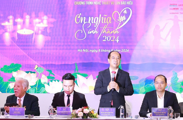 Thành viên Ban tổ chức và ekip sáng tạo chia sẻ về chương trình. (Ảnh: Ban tổ chức)