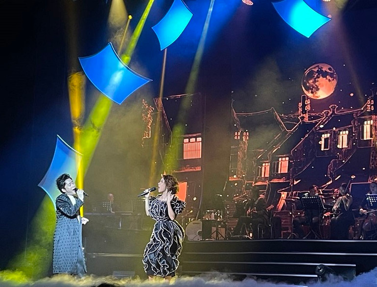 Chương trình khép lại bằng màn song ca ấn tượng của Hà Trần và Tùng Dương. Chương trình khép lại bằng màn song ca ấn tượng của Hà Trần và Tùng Dương.