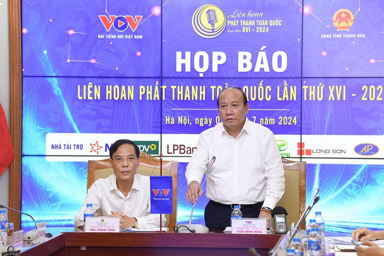 Ông Trần Minh Hùng, Phó Tổng Giám đốc Đài Tiếng nói Việt Nam, Trưởng Ban tổ chức Liên hoan phát biểu. (Ảnh: HÀ PHƯƠNG)