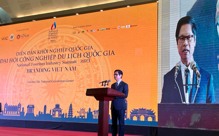 Tiến sĩ Vũ Tiến Lộc phát biểu khai mạc.