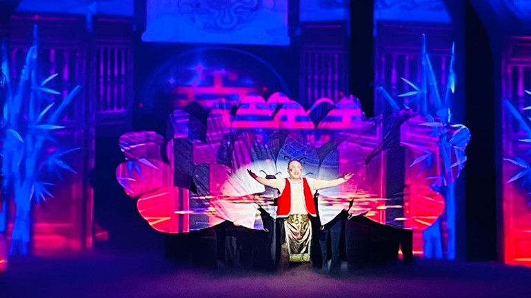 Một tiết mục nghệ thuật được biểu diễn tại Lễ kỷ niệm. Một tiết mục nghệ thuật được biểu diễn tại Lễ kỷ niệm.