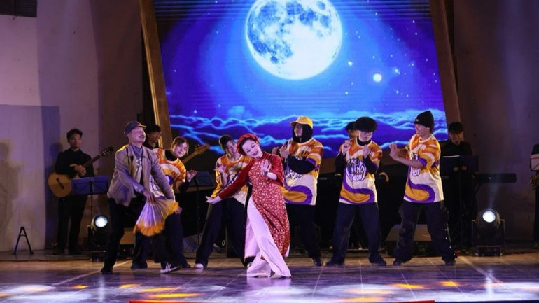 Chương trình có sự kết nối giữa các yếu tố truyền thống và hiện đại. (Ảnh: NHTT)