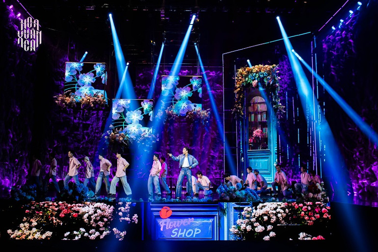 Sân khấu chương trình được dàn dựng công phu. (Ảnh: VTV)