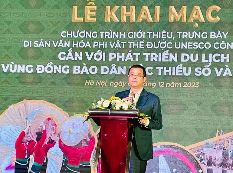 Phó Cục trưởng Cục Du lịch Quốc gia Việt Nam Nguyễn Lê Phúc phát biểu khai mạc.